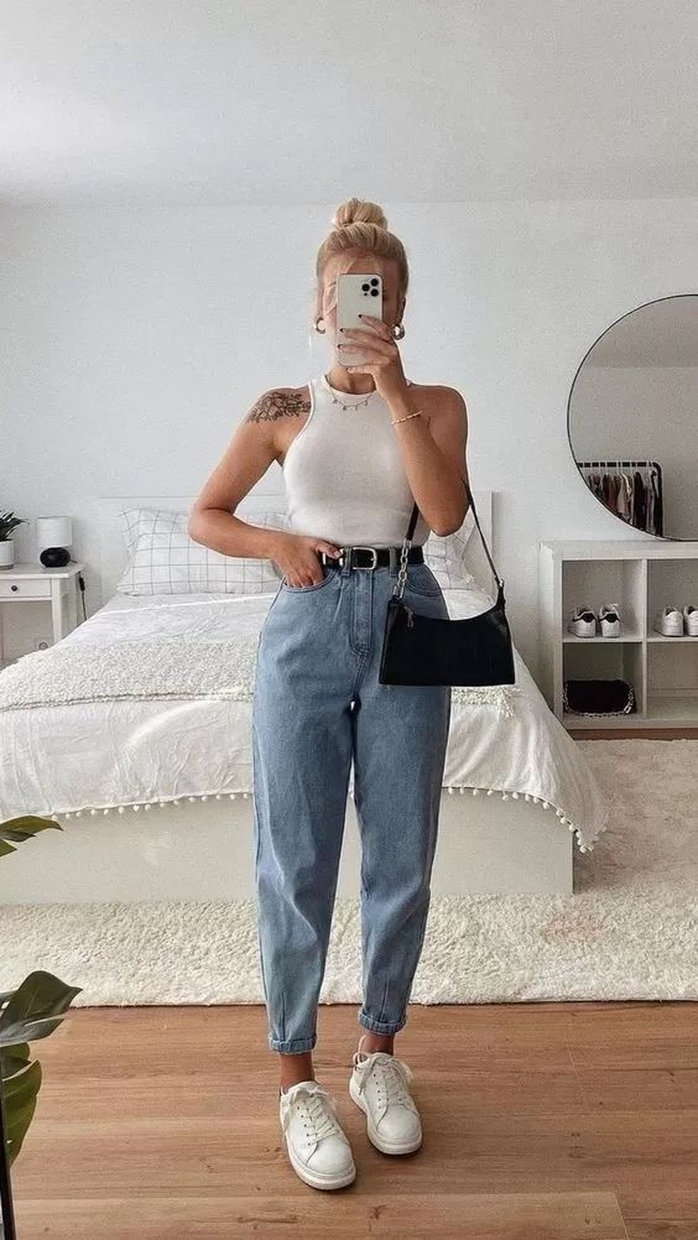 Sua simplicidade permite inúmeras variações, tornando-o uma escolha versátil para qualquer guarda-roupa — Foto: Reprodução/Pinterest @belitcarlaaraujo