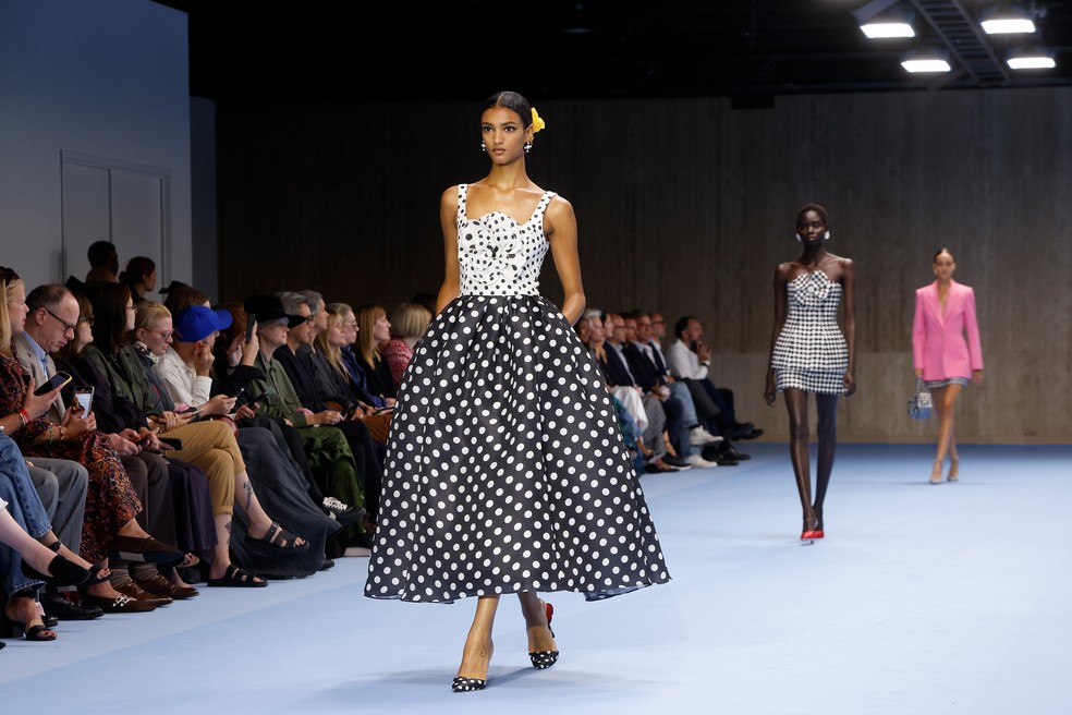 Carolina Herrera primavera/verão 2025 — Foto: Giovanni Giannoni/WWD via Getty Images