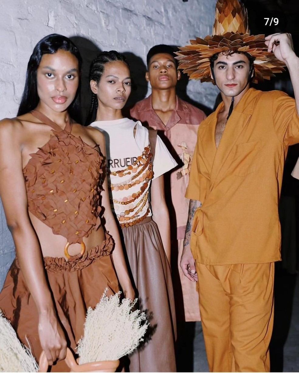 Backstage do desfile da Santa Resistência no SPFW — Foto: Reprodução/Instagram @santaresistencia
