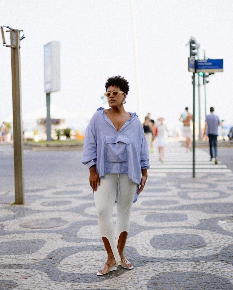 Look com legging — Foto: Reprodução/Instagram @larobertita