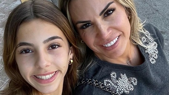 Joana Prado faz homenagem para a filha e fãs apontam semelhança: 'Irmãs'