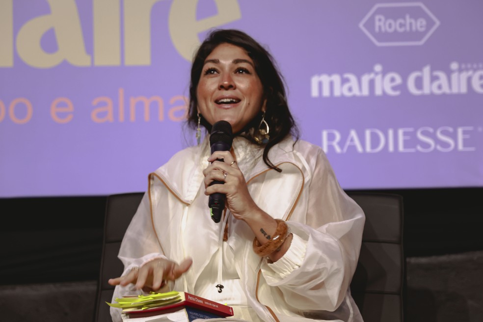 Petria Chaves fala de inteligência intuitiva, tema de seu segundo livro, no Festival Marie Claire — Foto: Carine Wallauer