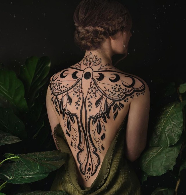 50 fotos de tatuagem feminina nas costas para você se inspirar