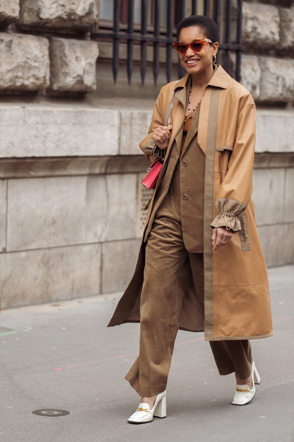 A cor tendência que tem dominado os looks elegantes da estação — Foto: Getty Images