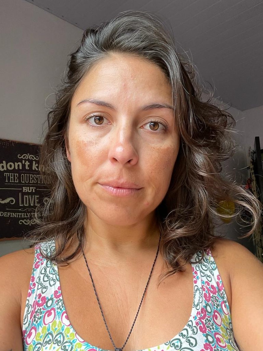 Maria Teresa Cruz teve a casa inundada pelas chuvas que atingiram o litoral norte de São Paulo