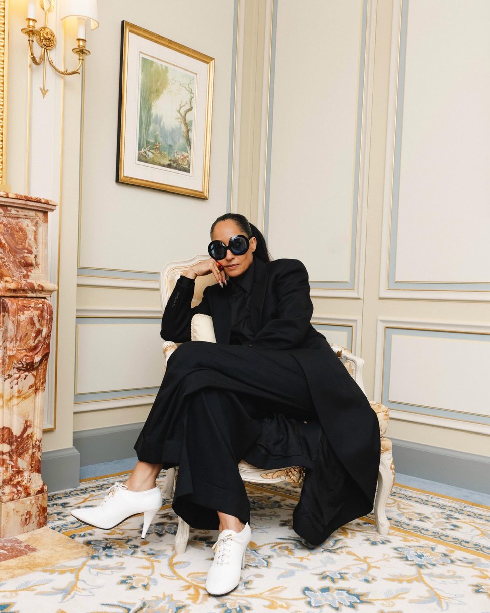 Os óculos de sol em tamanho máxi voltam com força nesta temporada — Foto: Reprodução/Instagram @traceeellisross