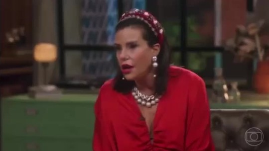 Narcisa fala sobre vida sexual com Pedro Bial e revela paixão por vibradores