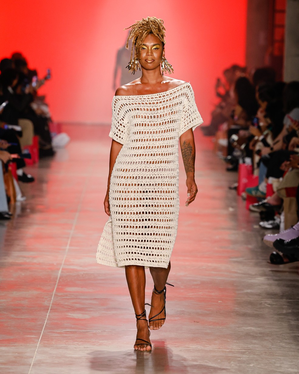 Isa Silva levou muito crochê para o SPFW — Foto: Divulgação