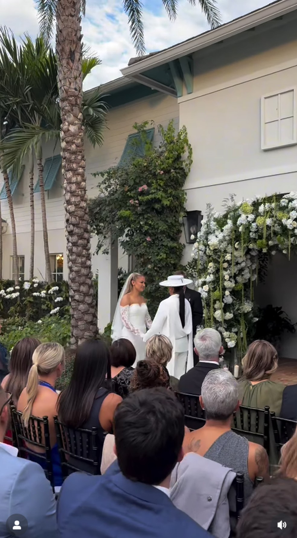 Marta e casou com Carrie nos EUA — Foto: Reprodução/ Instagram