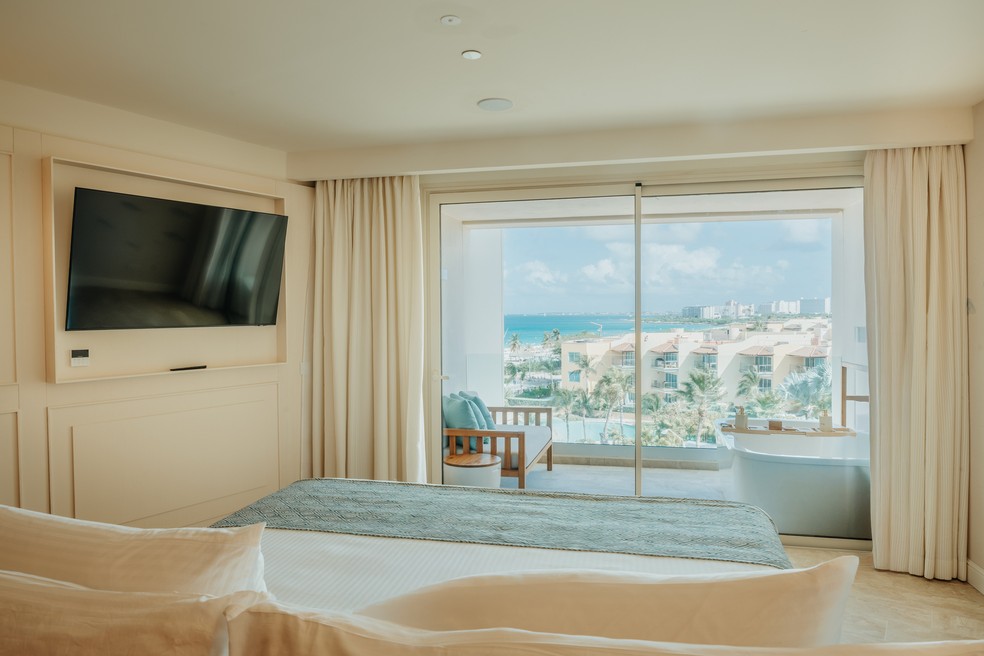 Joia: localizado diante da Eagle Beach — praia constantemente listada entre as mais bonitas do mundo —, o hotel apresenta um conceito que equilibra exclusividade e hospitalidade — Foto: Divulgação