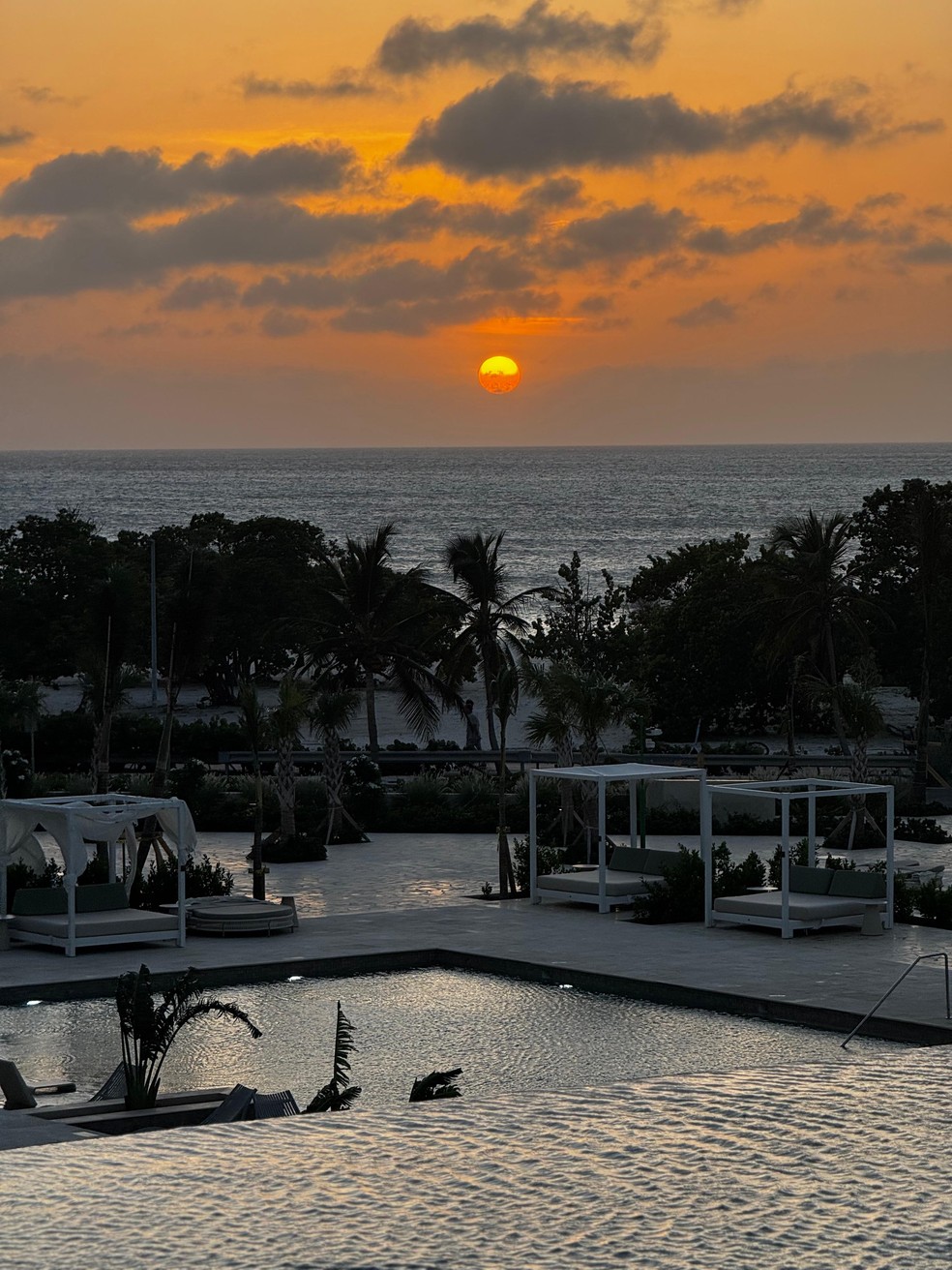 A piscina de borda infinita do Joia — Foto: Divulgação