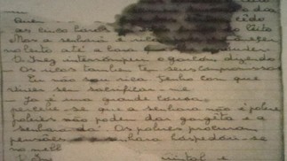 Páginas degradadas do manuscrito de Carolina Maria de Jesus guardadas no Arquivo Público Municipal de Sacramento, em Minas Gerais — Foto: Foto retirada do livro A poética de resíduos de Carolina de Jesus