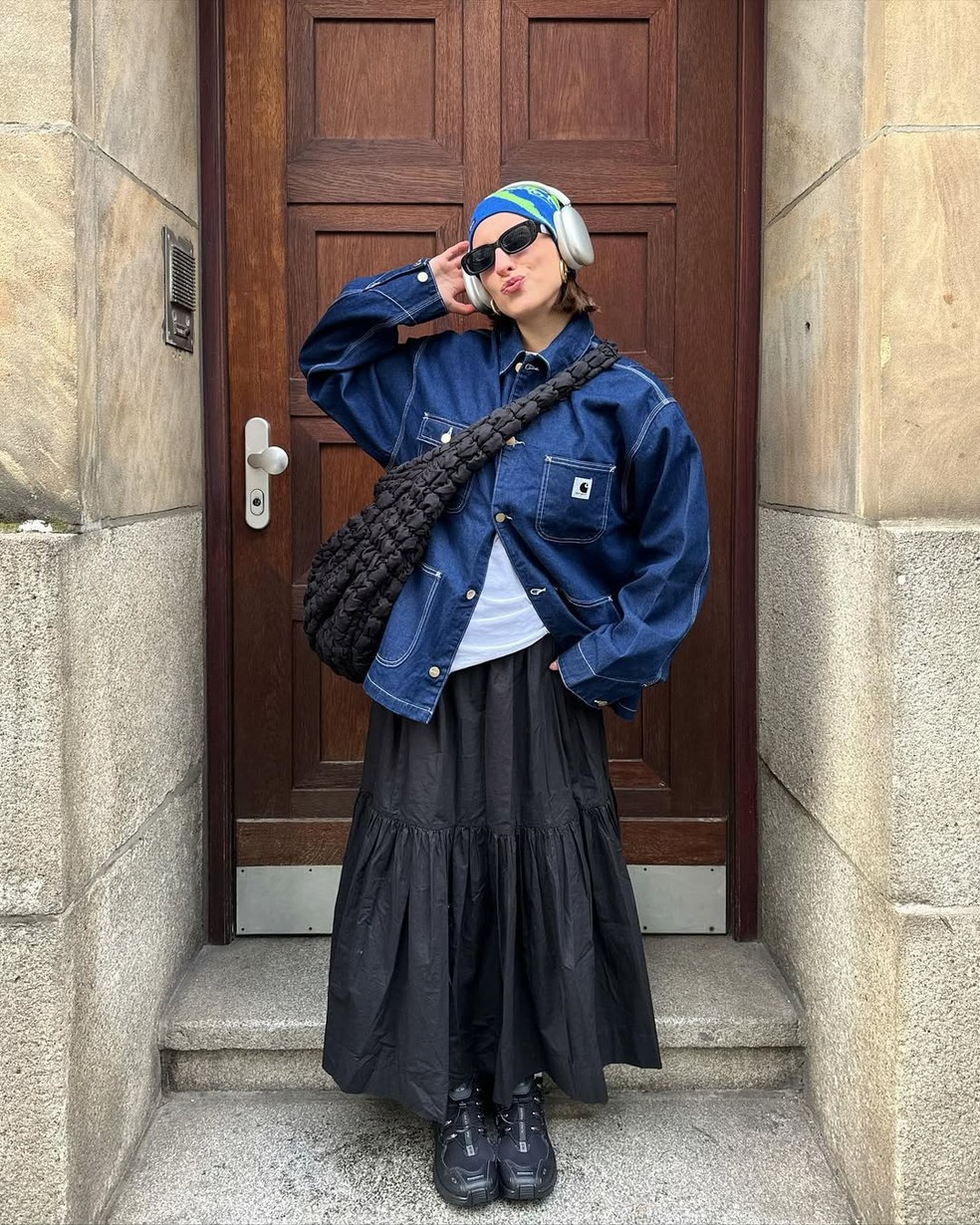 10 formas de usar jaqueta jeans no inverno — Foto: Reprodução/Instagram @lara_bsmnn