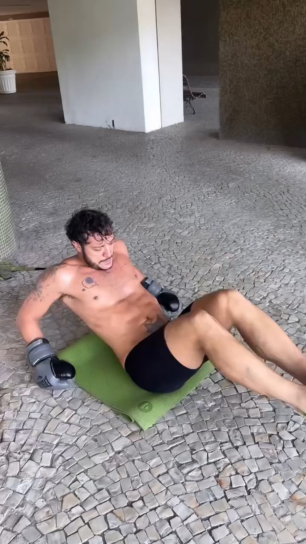 Duda Beat reage após Allan Souza Lima aparecer treinando sem camisa: 'Mexe com ele' — Foto: Reprodução/ Instagram