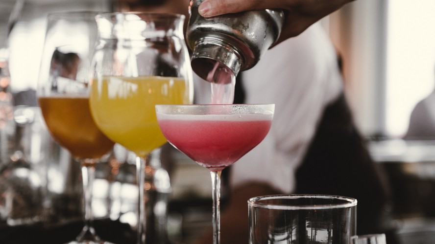Aprenda 7 receitas de drinks para fazer em casa e se divertir