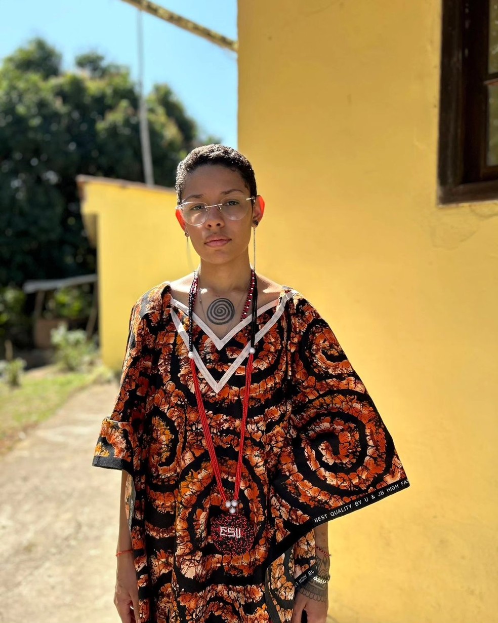 Izabela Severo se abre sobre caminho de aceitação dos pais sobre sua orientação sexual e escolha religiosa — Foto: Reprodução/Instagram