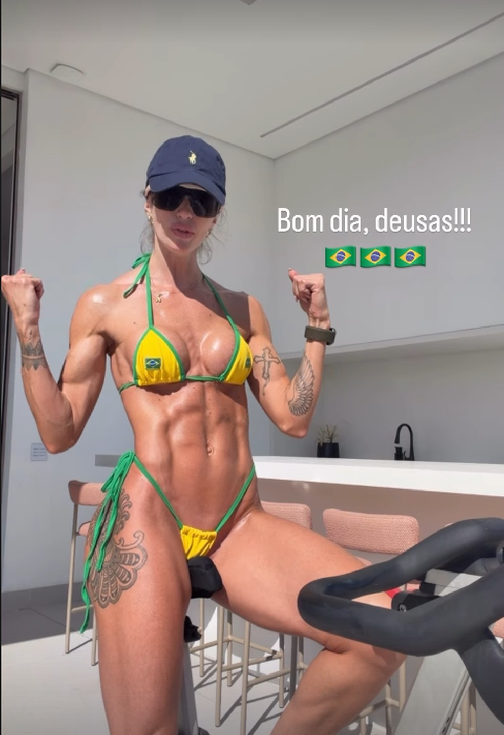 Ex-BBB Aline Gotschalg treina de biquíni — Foto: Reprodução/ Instagram