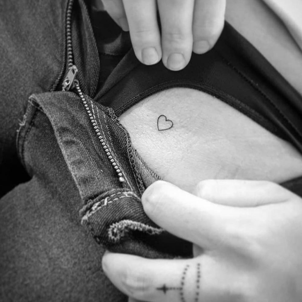 Tatuagem na virilha: 20 inspirações femininas para ousar ainda mais!