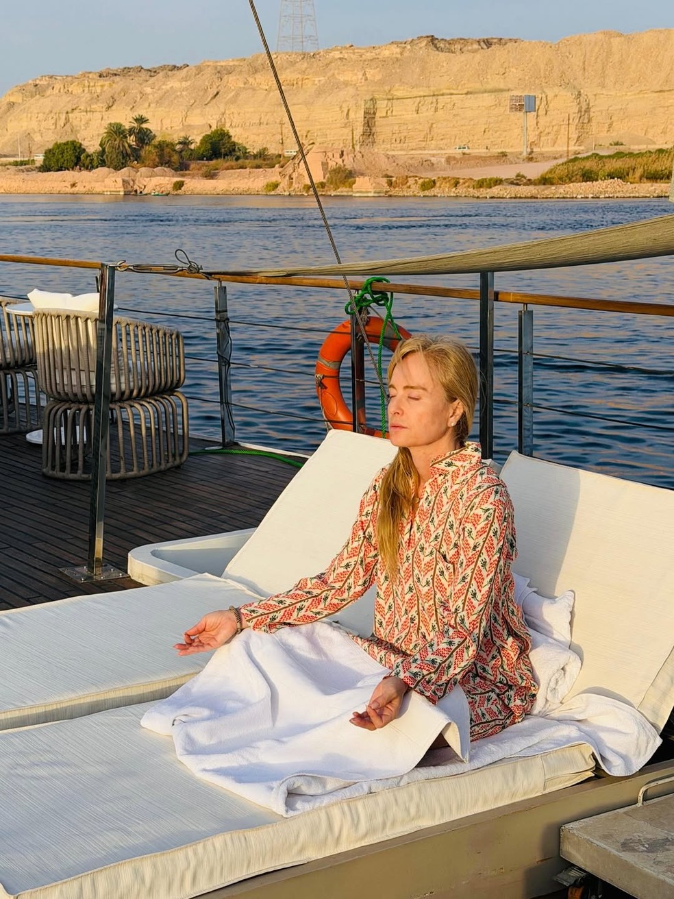 Angelica meditando — Foto: Reprodução/ Instagram @angelicaksy