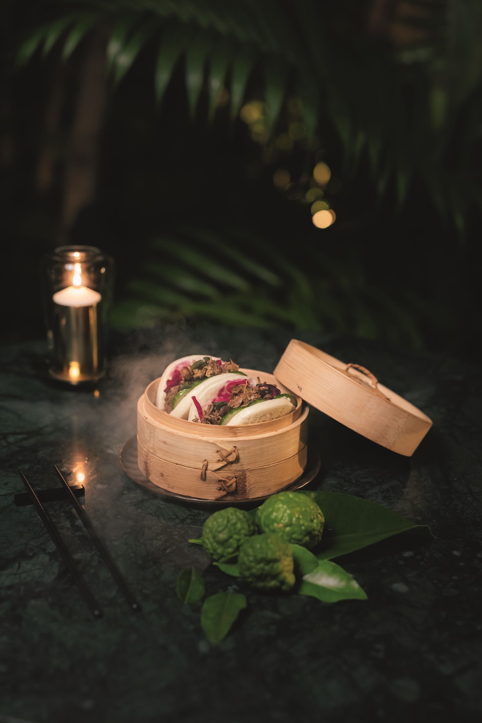 Bao buns servidos no ROMI, que mescla cozinha francesa à indonésia — Foto: Divulgação