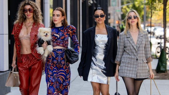 NYFW: shorts, saia jeans longa e mais looks 'usáveis' dos convidados da semana de moda NYFW: shorts, saia jeans longa e mais looks 'usáveis' dos convidados da semana de moda