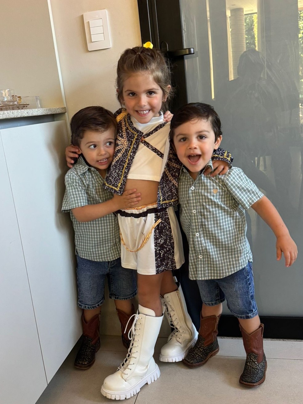 Bárbara Evans mostra sessão de fotos dos filhos — Foto: Reprodução/ Instagram