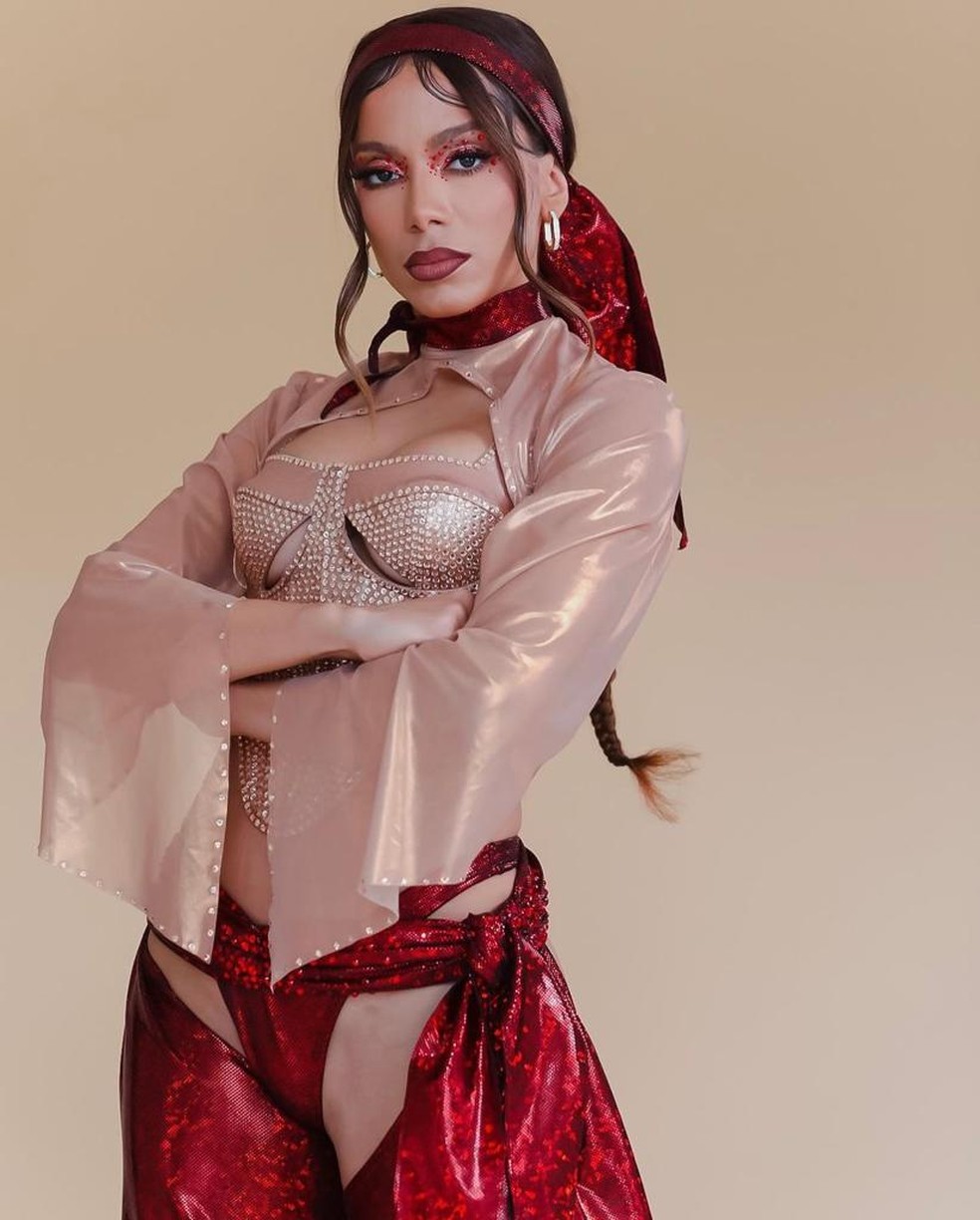 Anitta veste look inspirado em Anita Garibaldi; Styling e criação Clara Lima e execução Michelly X — Foto: Reprodução/Instagram