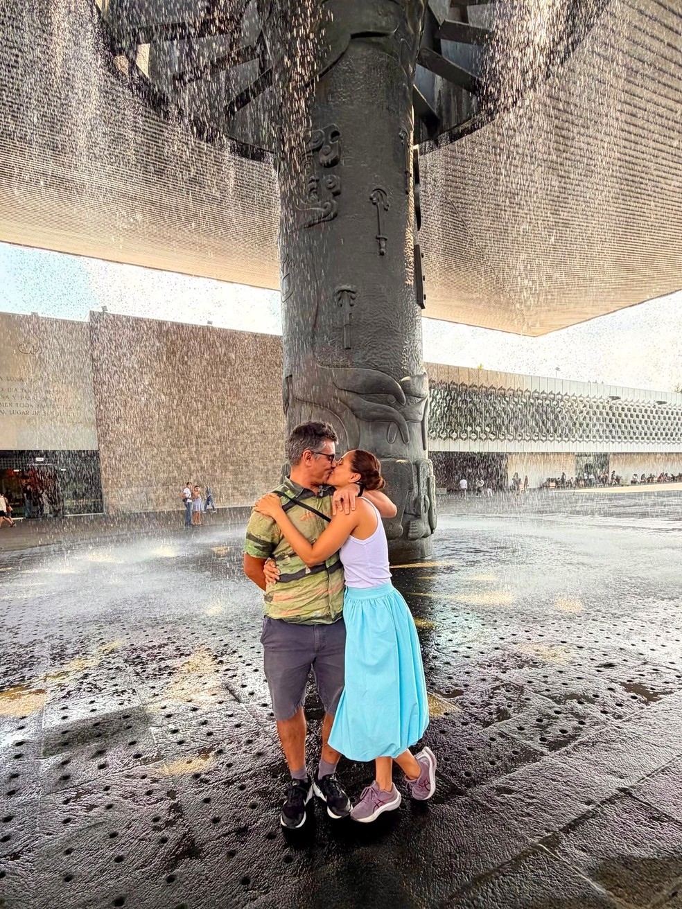 Camila Pitanga mostra viagem com o noivo antes de casamento: 'Que venham muitas outras aventuras' — Foto: Reprodução/ Instagram