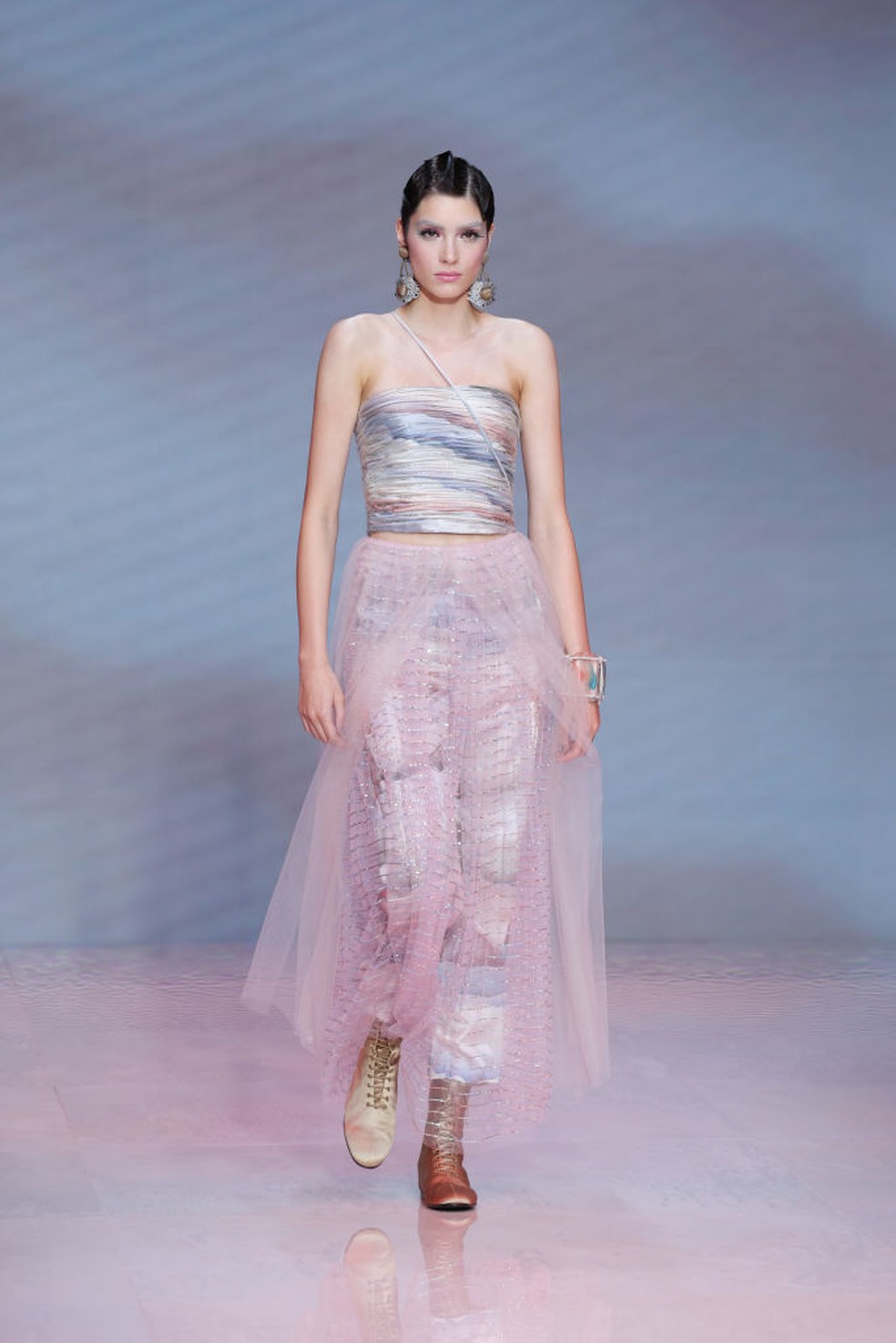 Desfile de Giorgio Armani na Semana de Moda de Milão — Foto: Getty Images