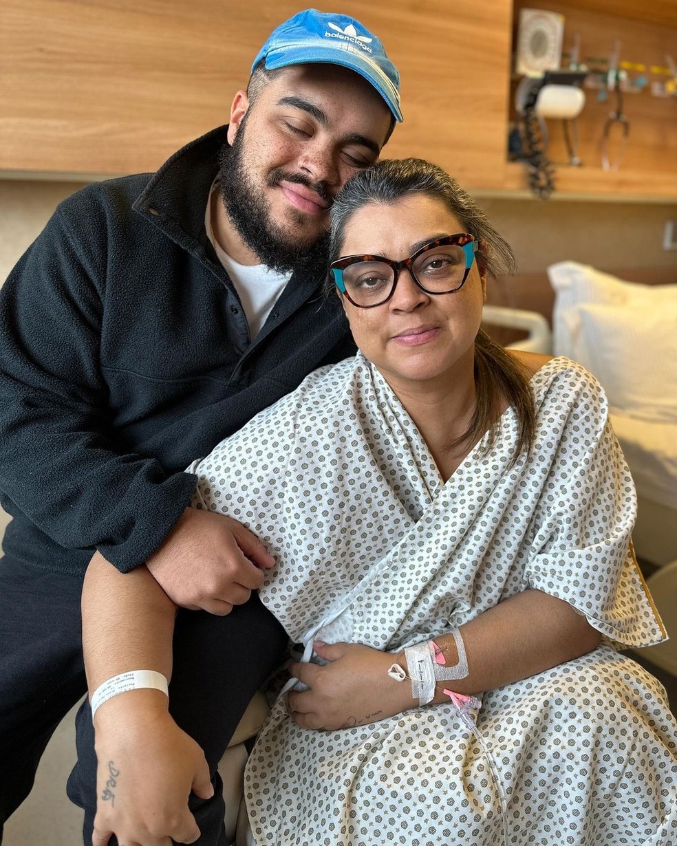 Preta Gil posa com o filho em hospital — Foto: Reprodução / Instagram