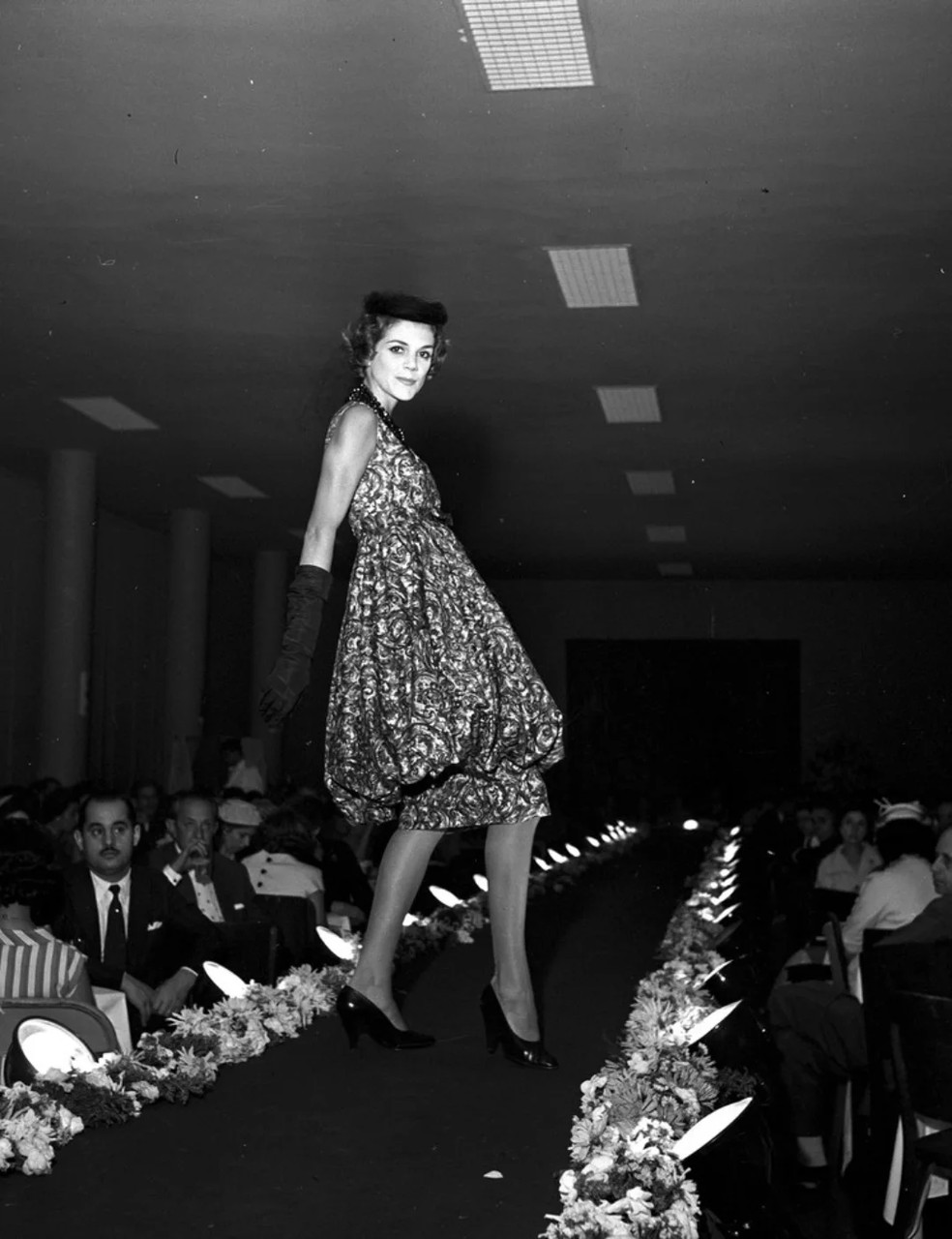 Primeira top model brasileira e musa da Chanel, Vera Valdez ganha ...