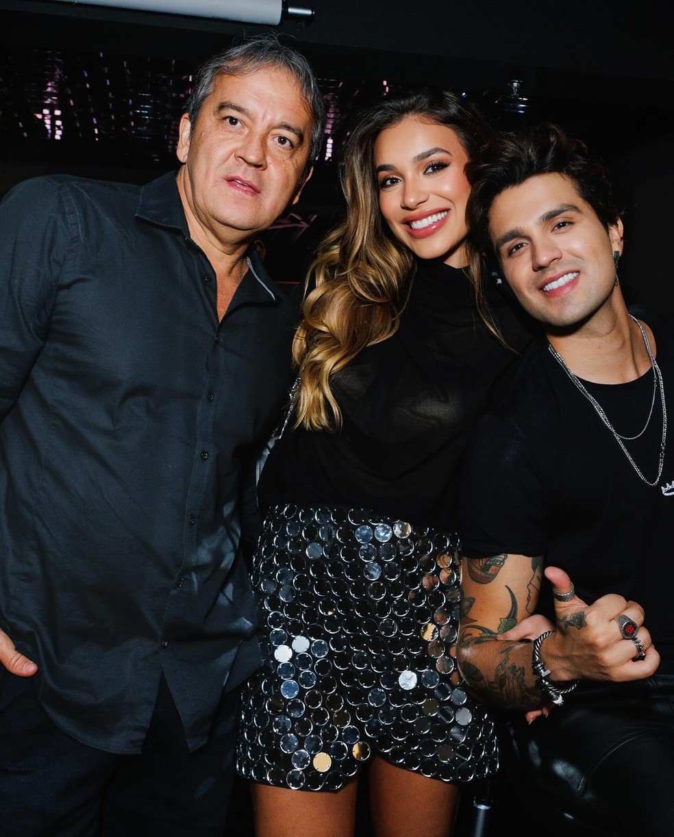 Irmã de Luan Santana faz rara aparição no aniversário do cantor ...
