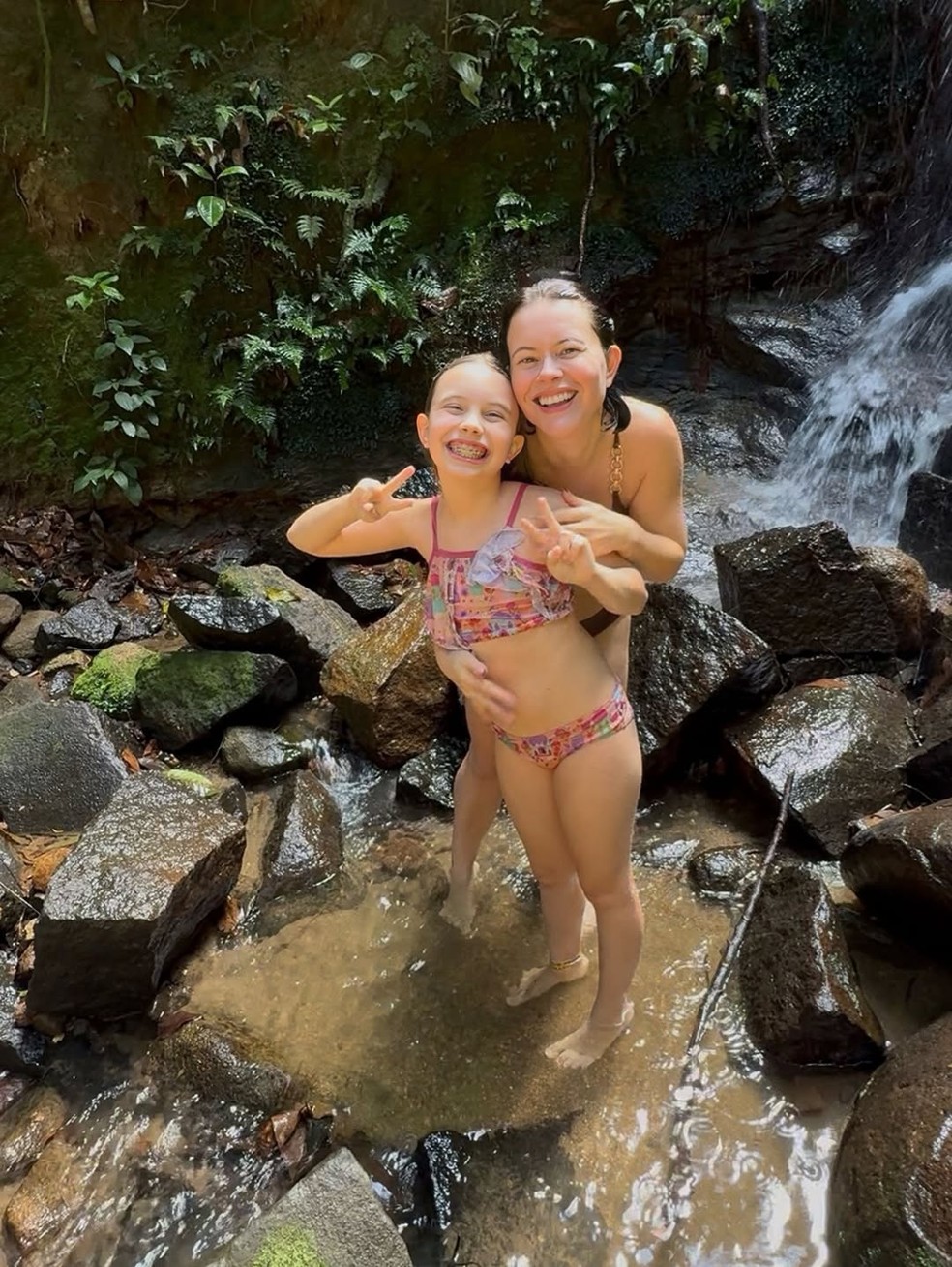 Mari Bridi e a filha, Aurora — Foto: Reprodução/ Instagram @eumaribridi