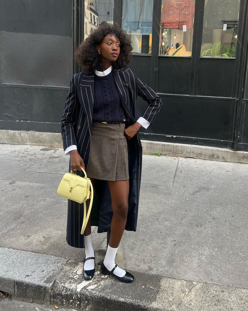 Look com acessório amarelo-manteiga — Foto: Reprodução/Instagram @emmanuellek_