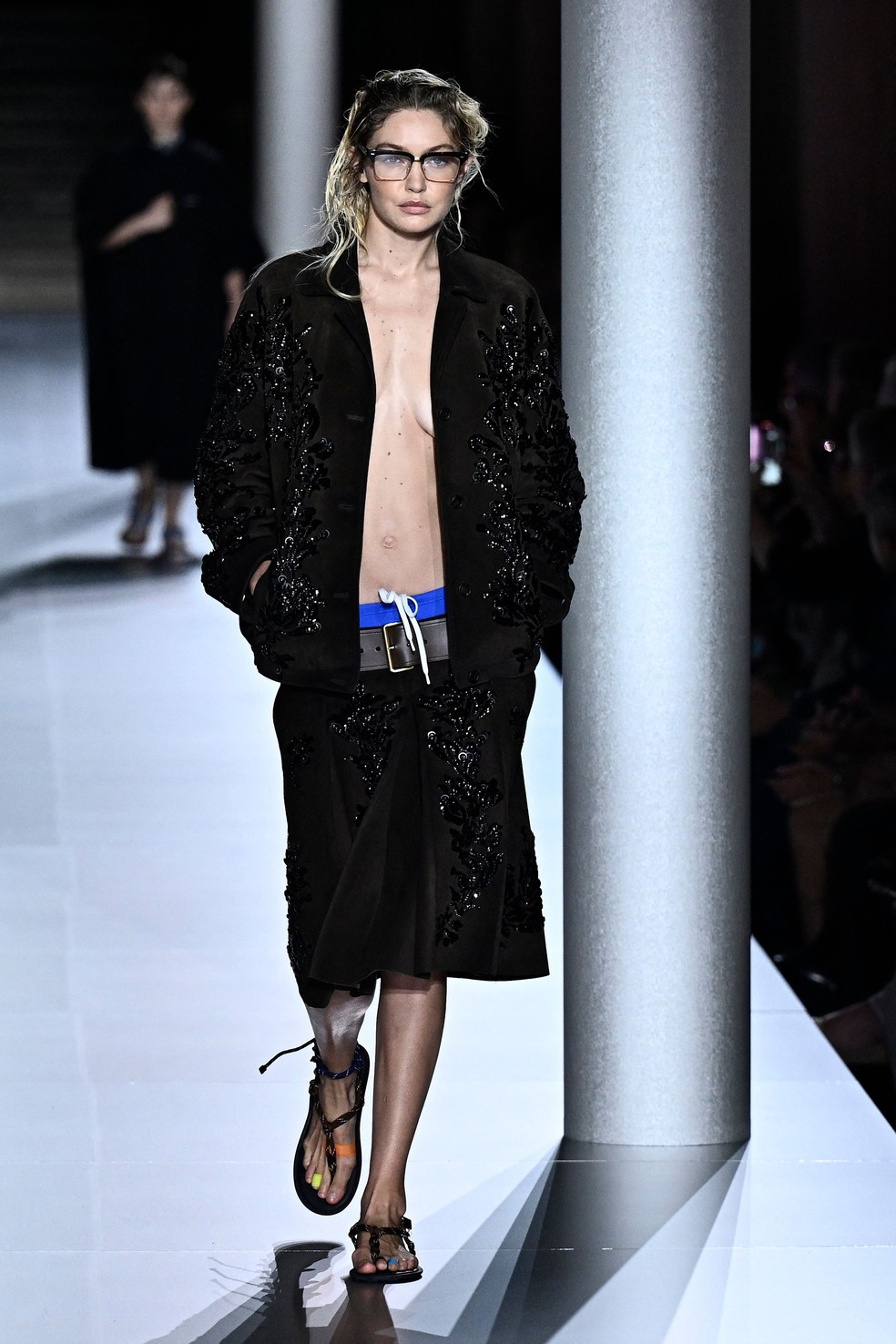 Semana de Moda de Paris: Miu Miu primavera/verão 2024 - Gigi Hadid — Foto: Getty