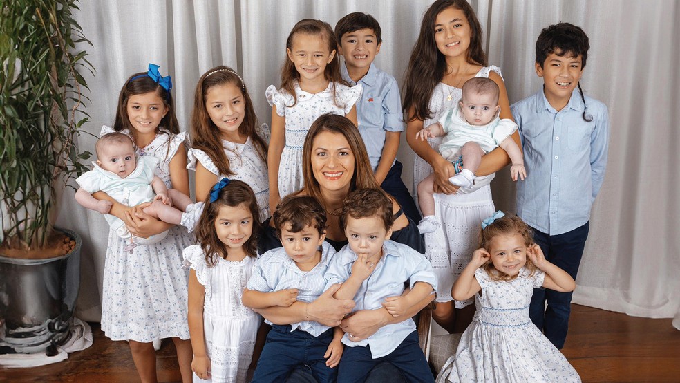 Neste mês das mães, Mariana Arasaki compartilha sua vivência como mãe de 12 crianças. — Foto: Divulgação