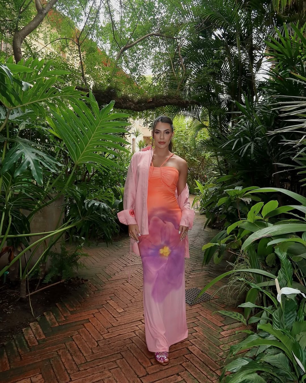 Jade Magalhães com vestido longo estampado — Foto: Reprodução/Instagram @ajademagalhaes
