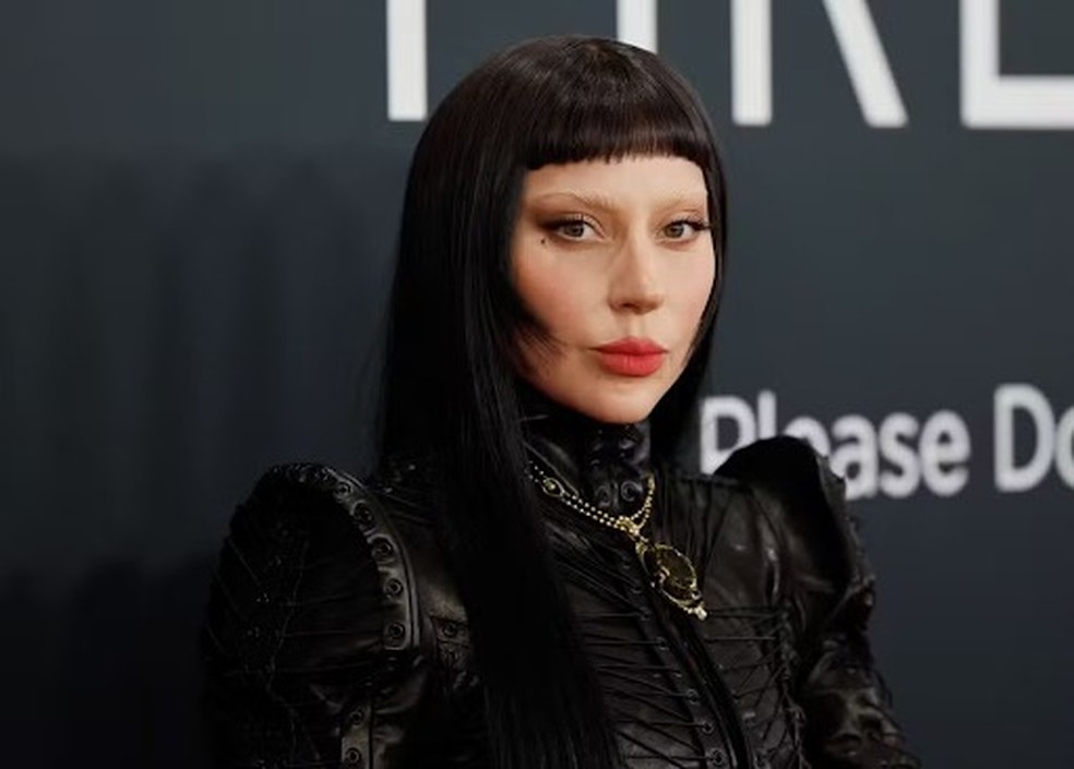 No início de 2025, Lady Gaga adotou o cabelo preto. — Foto: Reprodução/ Getty Images