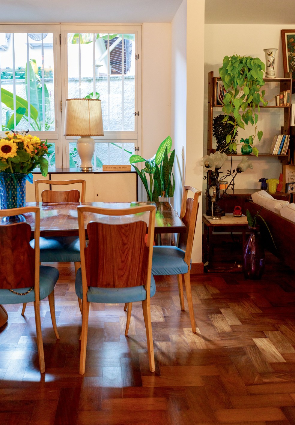 A mesa de jantar guanabara é assinada por Jorge Zalszupin  — Foto: Carol Gherardi