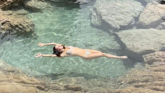 Alice Wegmann mostra mergulho em cenário paradisíaco no Caribe e ganha elogios