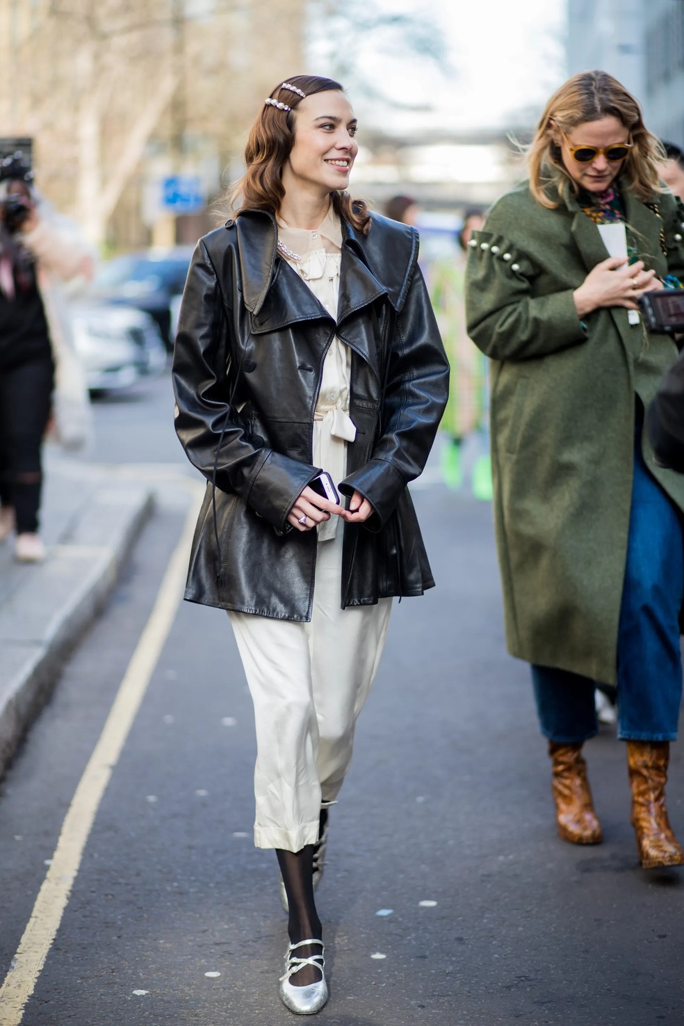 Alexa Chung prova por que continua sendo um ícone de estilo atemporal — Foto: Getty Images