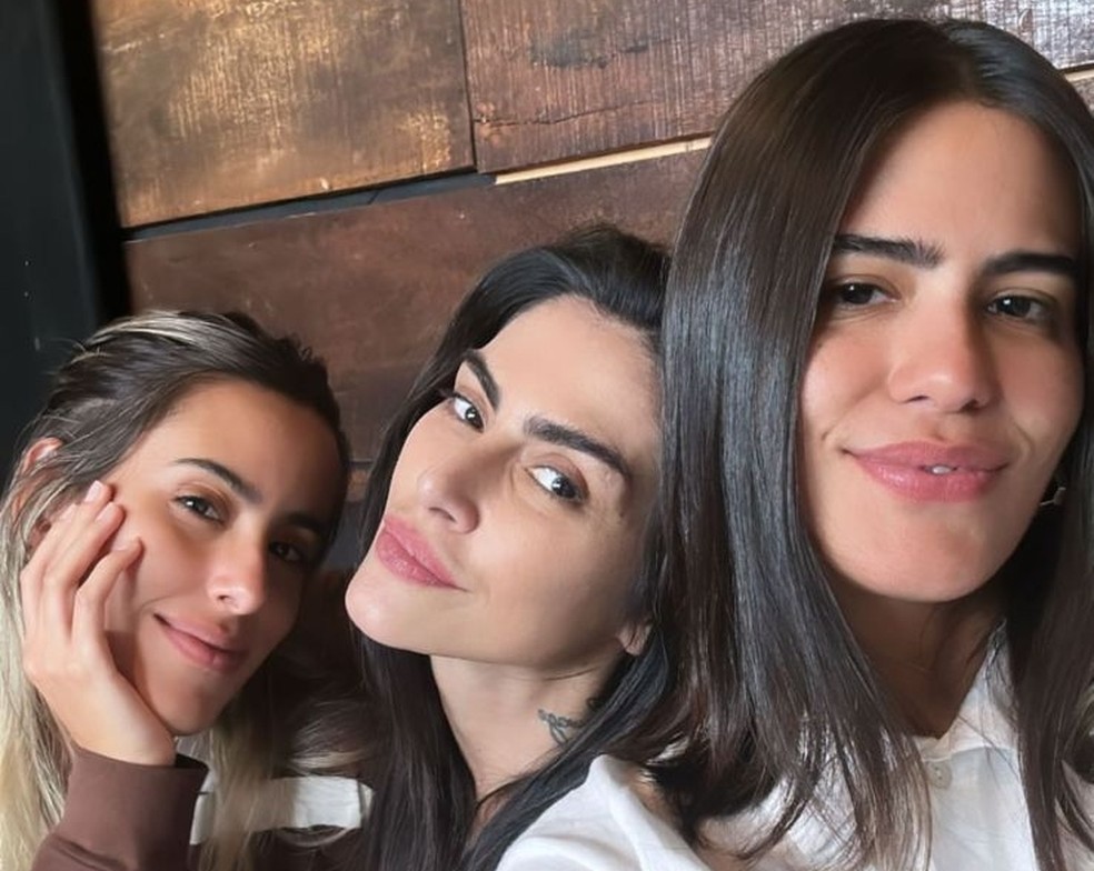 Cleo Pires ao lado das irmãs Ana e Antonia — Foto: Reprodução/Instagram