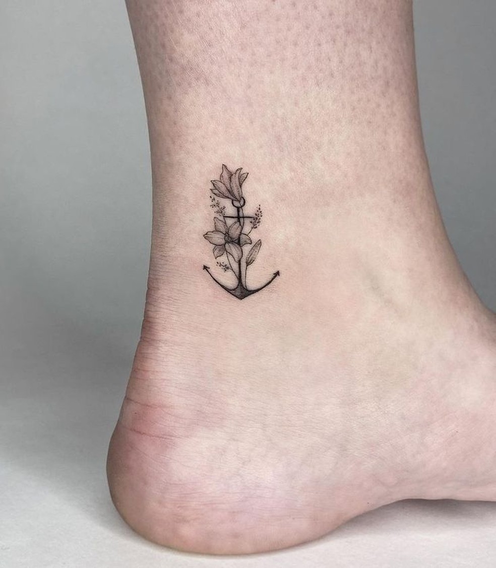 Tatuagem de âncora feminina: 25 ideias para reinventar o clássico!, image size:984x1127