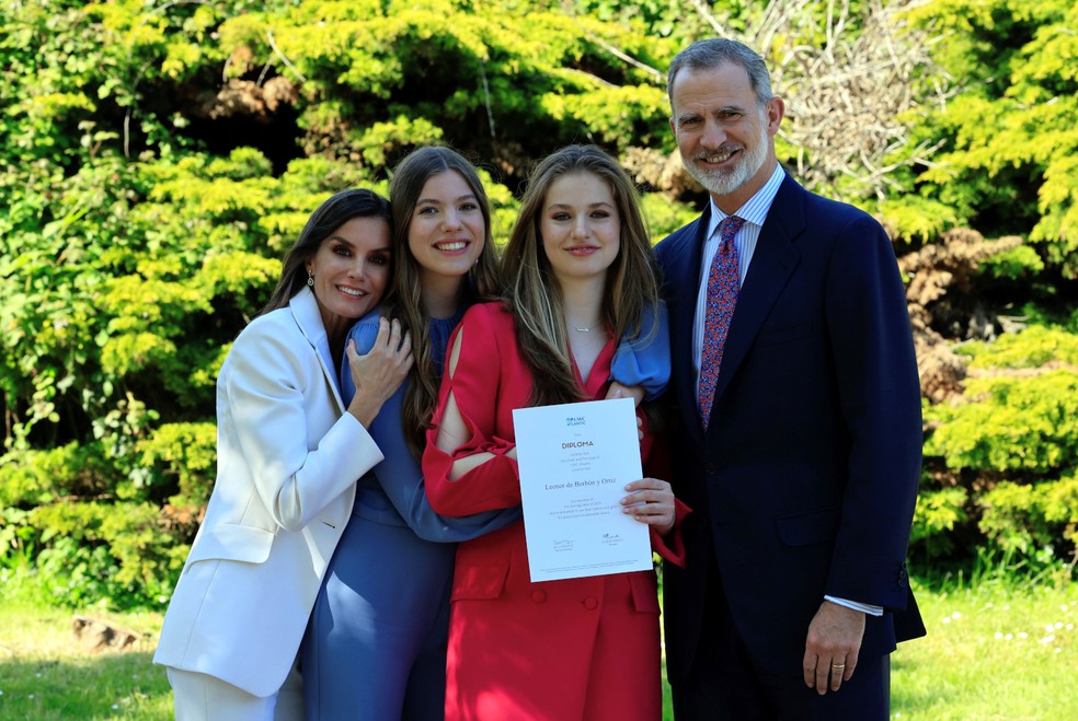 Família real espanhola durante formatura da princesa Leonor — Foto: © Casa de S.M. el Rey