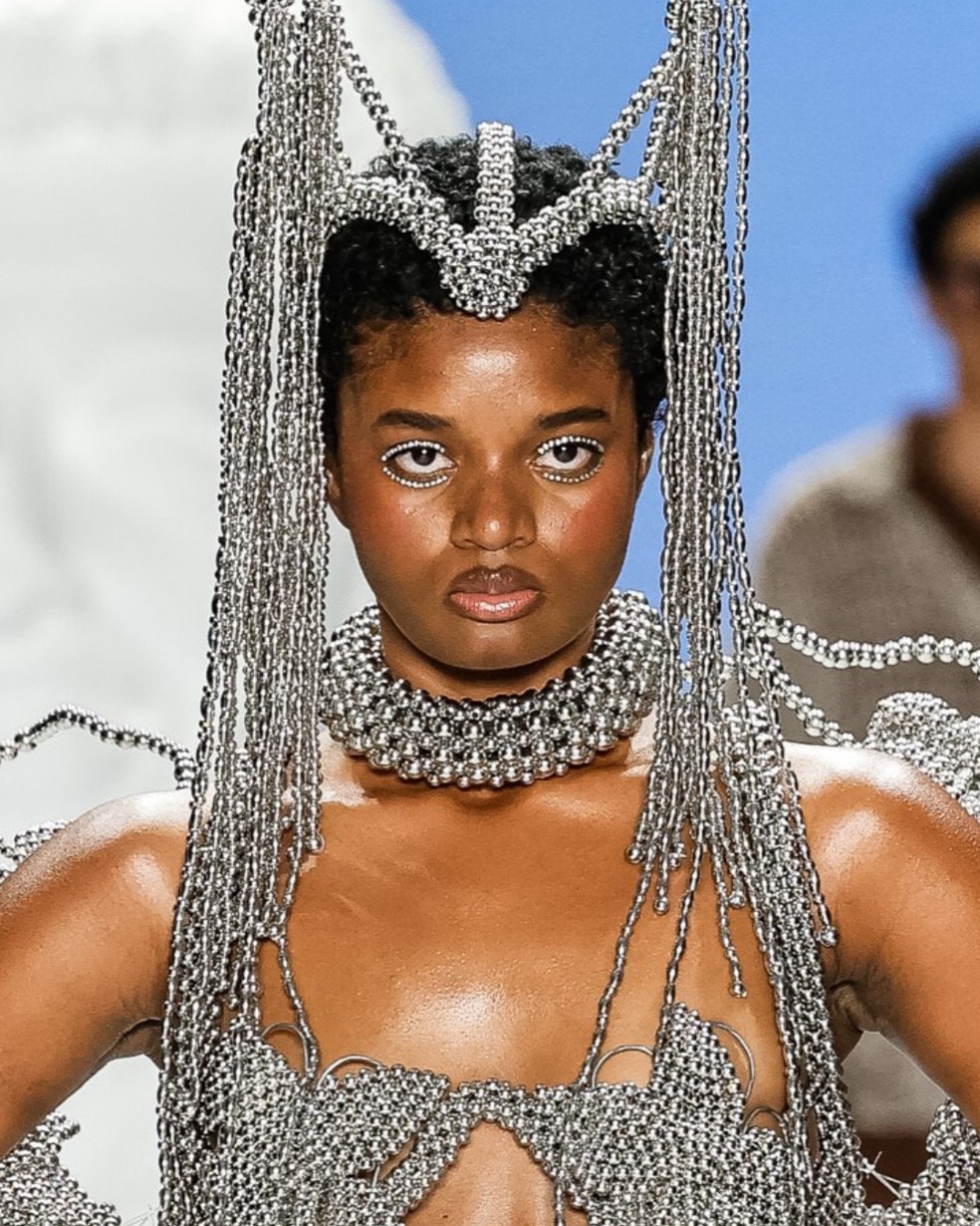 Desfile LED SPFW N60, beleza assinada por Pamela Hübner — Foto: Agência Fotosite
