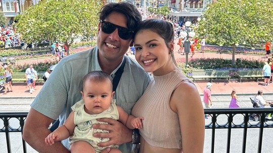 Bruno de Luca celebra mesversário da filha na Disney: 'Nunca vimos a Aurora sorrir tanto'