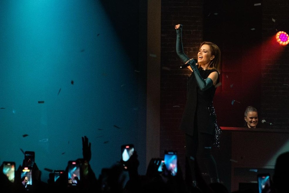 Sandy durante apresentação solo — Foto: Reprodução/Instagram