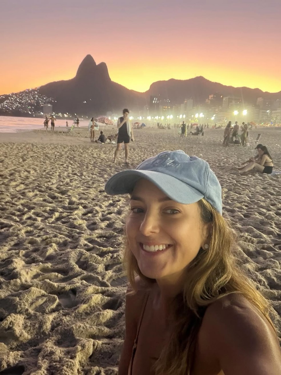 Ticiane Pinheiro curte fim de tarde na praia — Foto: Reprodução/ Instagram @ticipinheiro