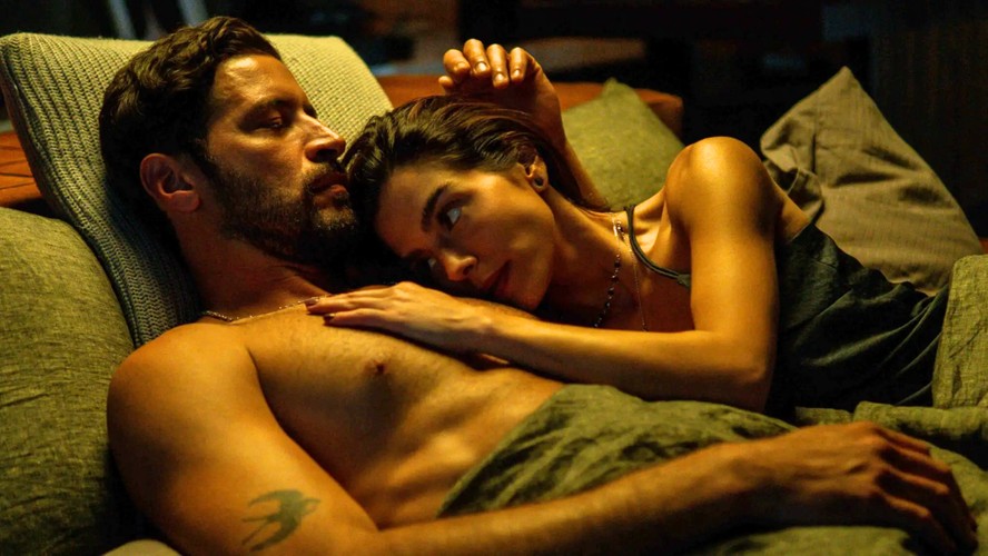 Coordenadora de intimidade ajudou cenas entre Giovanna Lancellotti e Leandro Lima