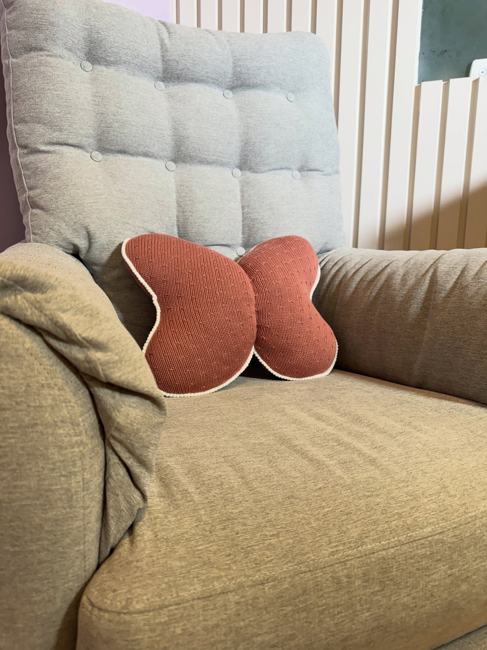 Narradora Renata Silveira mostra quartinho da filha, Rafa — Foto: Reprodução/ Instagram